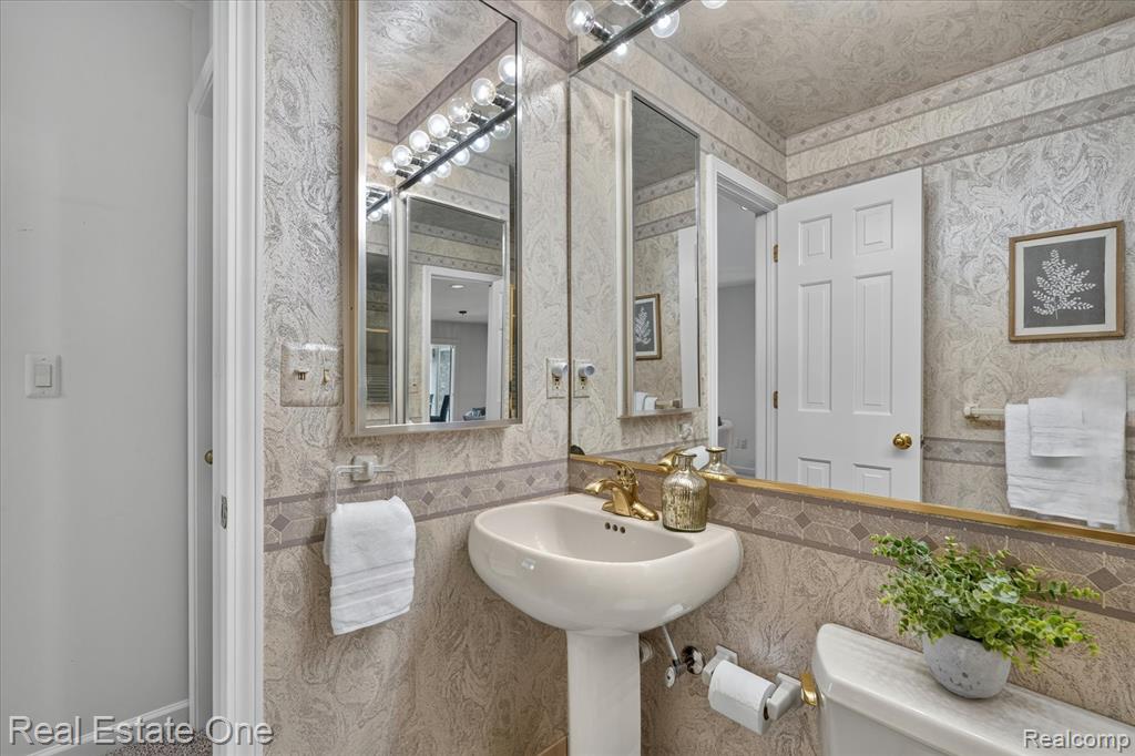 5161 Ledgewood Drive, Commerce Twp, MI 48382 — Photo 33