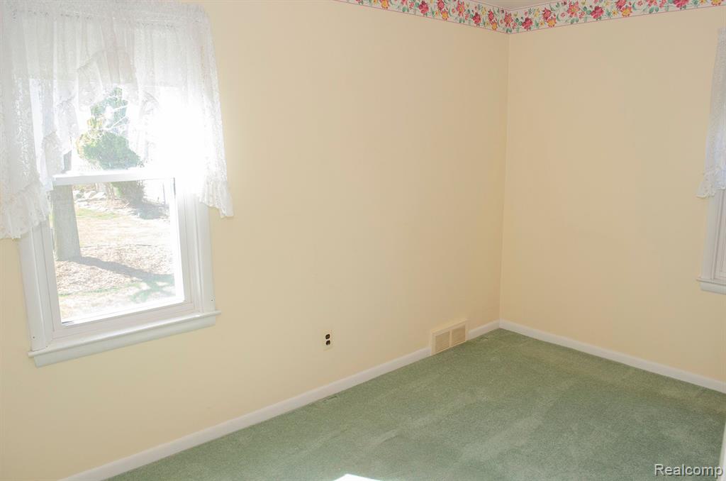 9819 WESTMORE Street, Livonia, MI 48150 — Photo 16