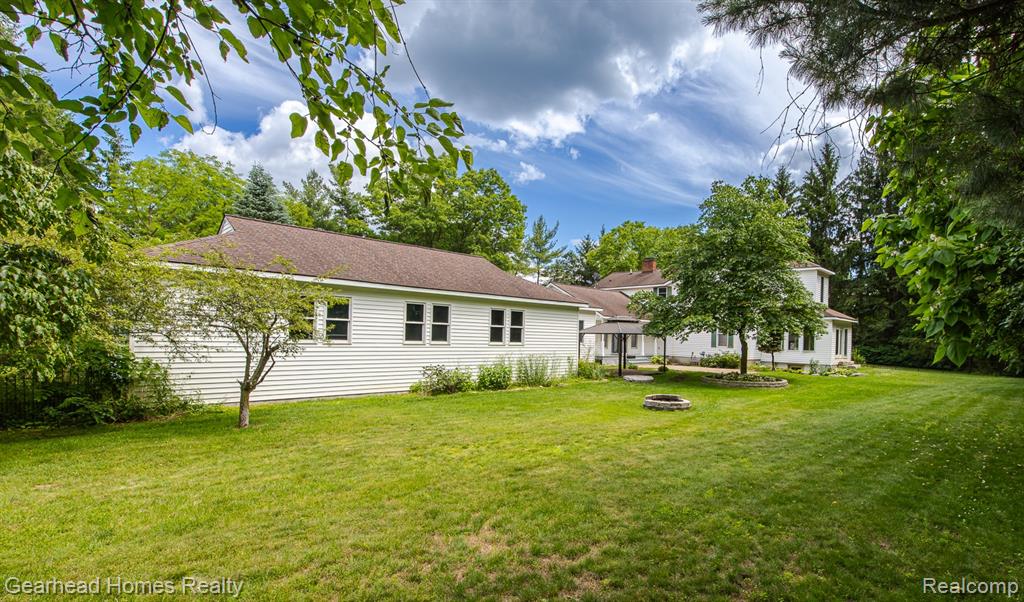 6296 Elizabeth Lake Road, Waterford, MI 48327 — Photo 89
