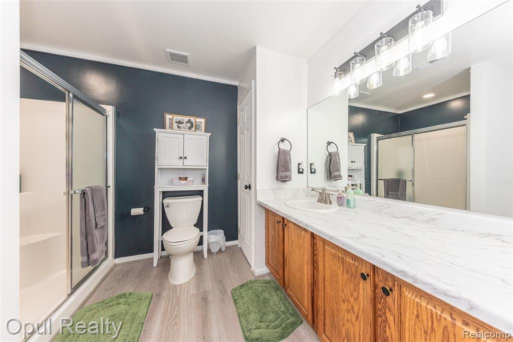 11698 Farmington Road, Livonia, MI, 48150