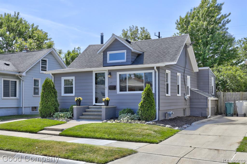 45 W Morehouse Avenue, Hazel Park, MI 48030 — front exterior