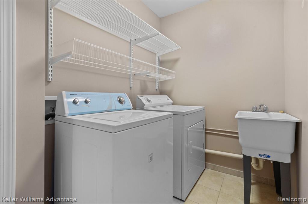 2527 PINE Drive, Wixom, MI 48393 — Photo 14