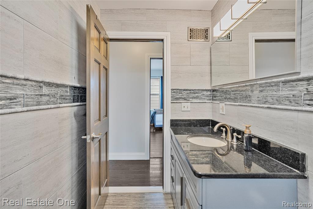 6067 N Vernon Street, Dearborn Heights, MI 48127 — Photo 29