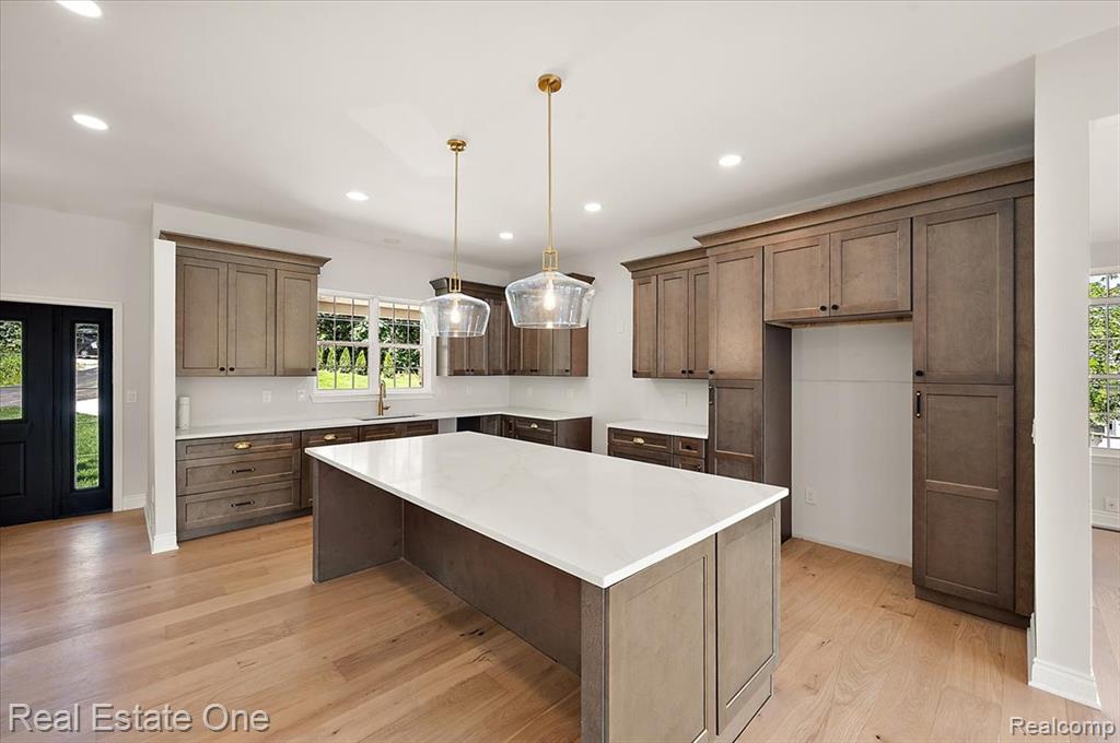 847 Fairview Street, Lake Orion, MI 48362 — Photo 3