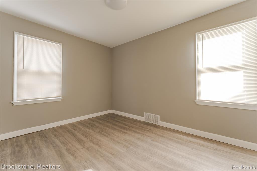 17006 Juliana Avenue, Eastpointe, MI 48021 — Photo 16
