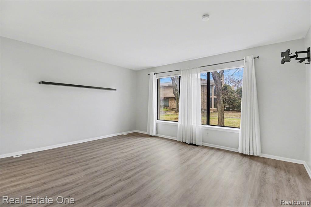7329 Creek View Circle, West Bloomfield, MI — Photo 17