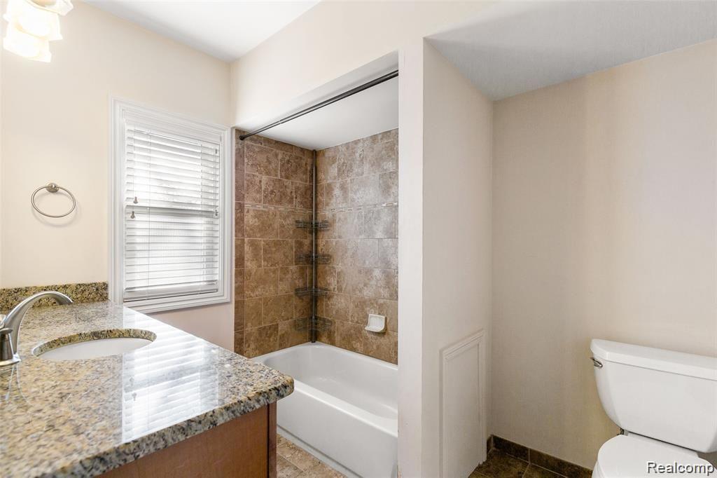 401 CATALPA Drive, Royal Oak, MI 48067 — Photo 18