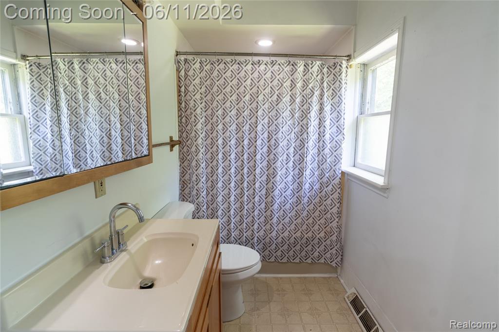 807 Baird Street, Holly, MI 48442 — Photo 8