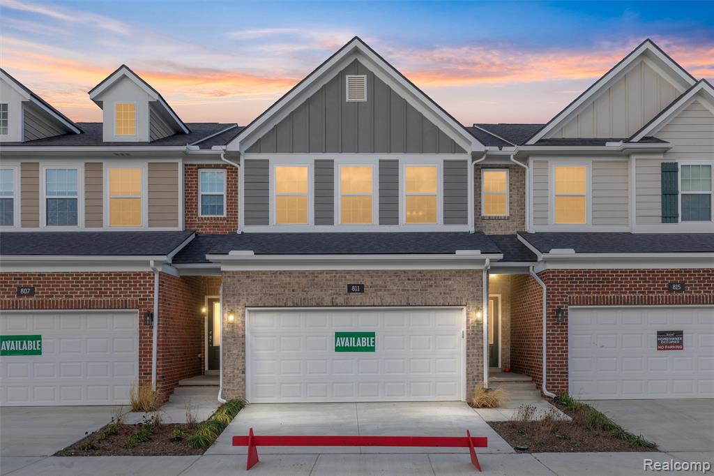 811 Balmoral Ln, Troy, MI 48085 — front exterior