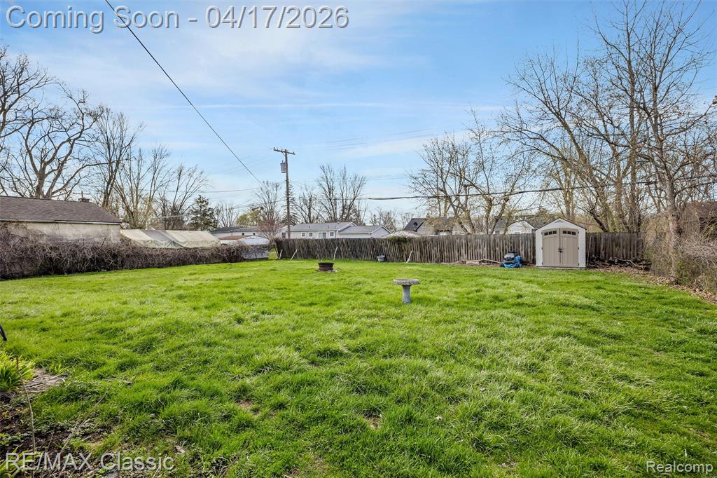 22481 Springbrook Avenue, Farmington, MI 48336 — Photo 27