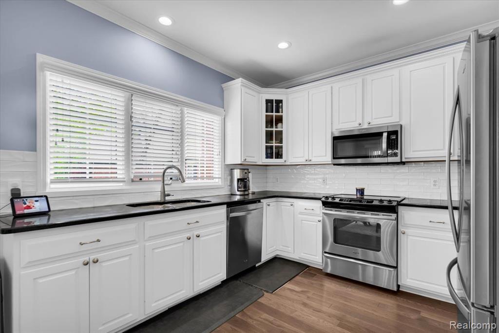 54745 Four Seasons Drive, Utica, MI 48316 — Photo 9