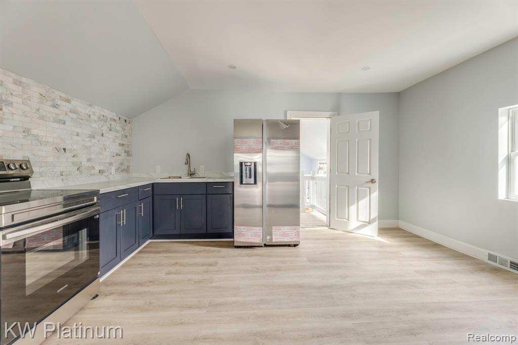 2819 Ravenswood Road, Port Huron, MI 48060 — Photo 9