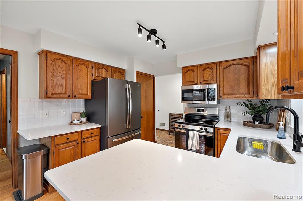 51604 Base Street, New Baltimore, MI 48047 — Photo 10