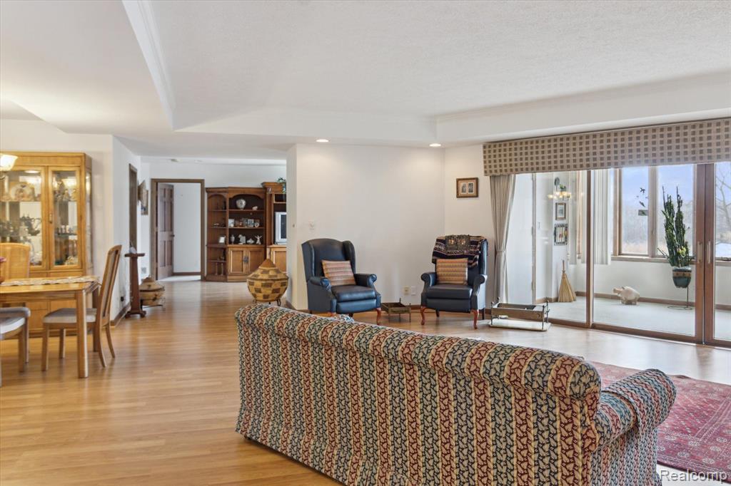 43050 12 Oaks Crescent Drive, 3044, Novi, MI 48377 — Photo 7