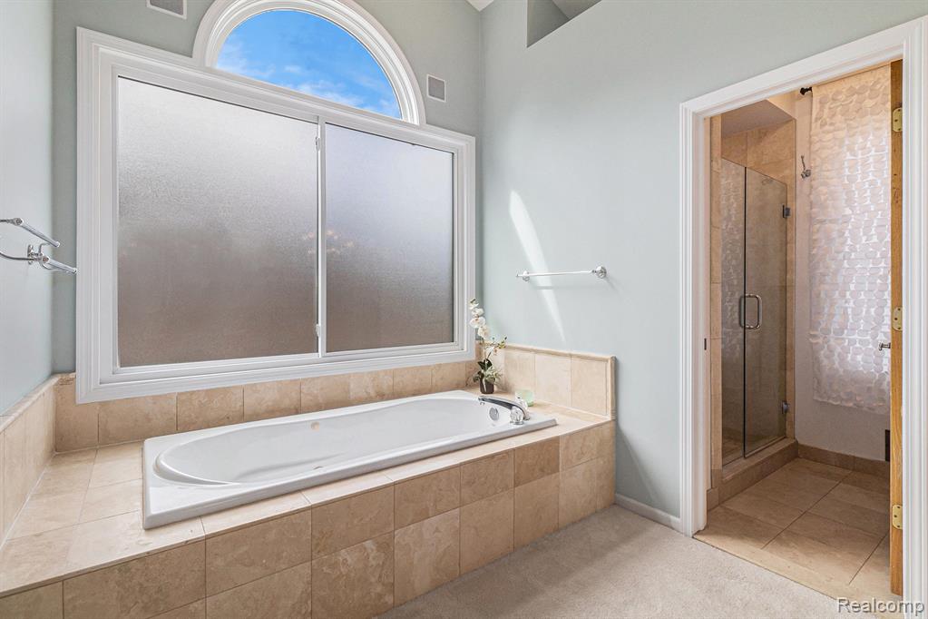 6847 Oakhurst Ridge Road, Clarkston, MI 48348 — Photo 20