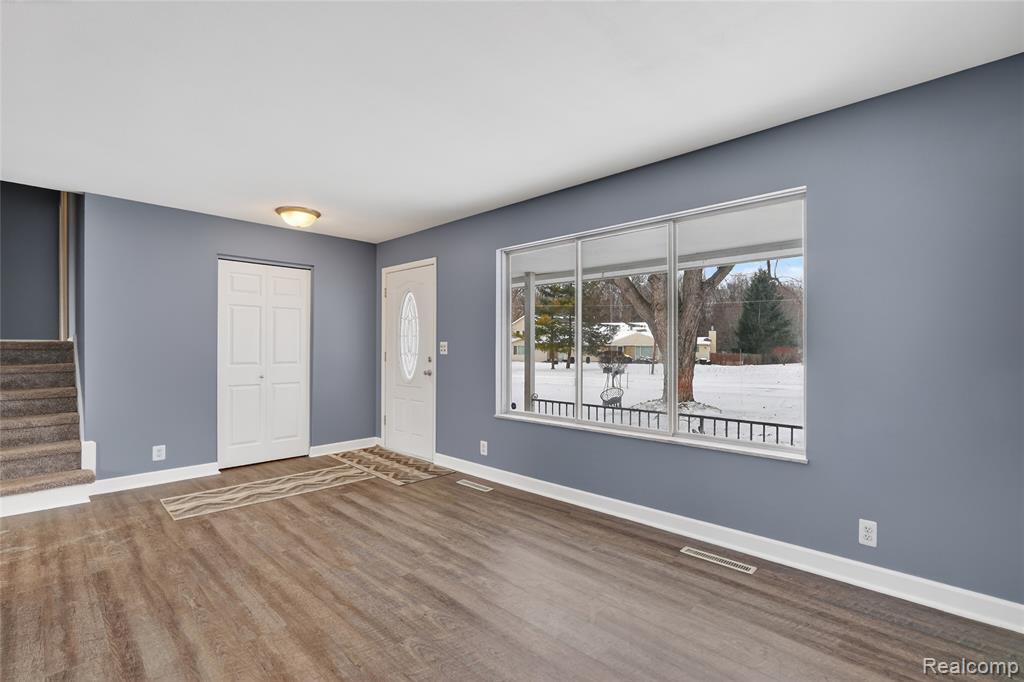 4199 Sheraton Drive, Flint, MI 48532 — Photo 9
