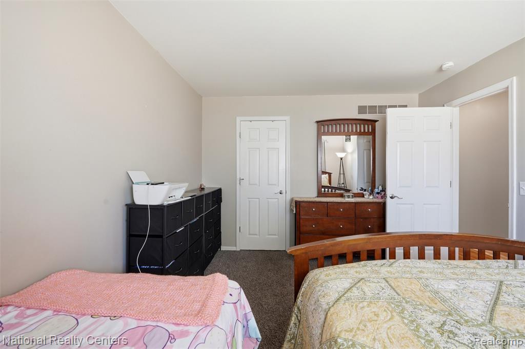 5549 Mansfield Avenue, Sterling Heights, MI 48310 — Photo 11
