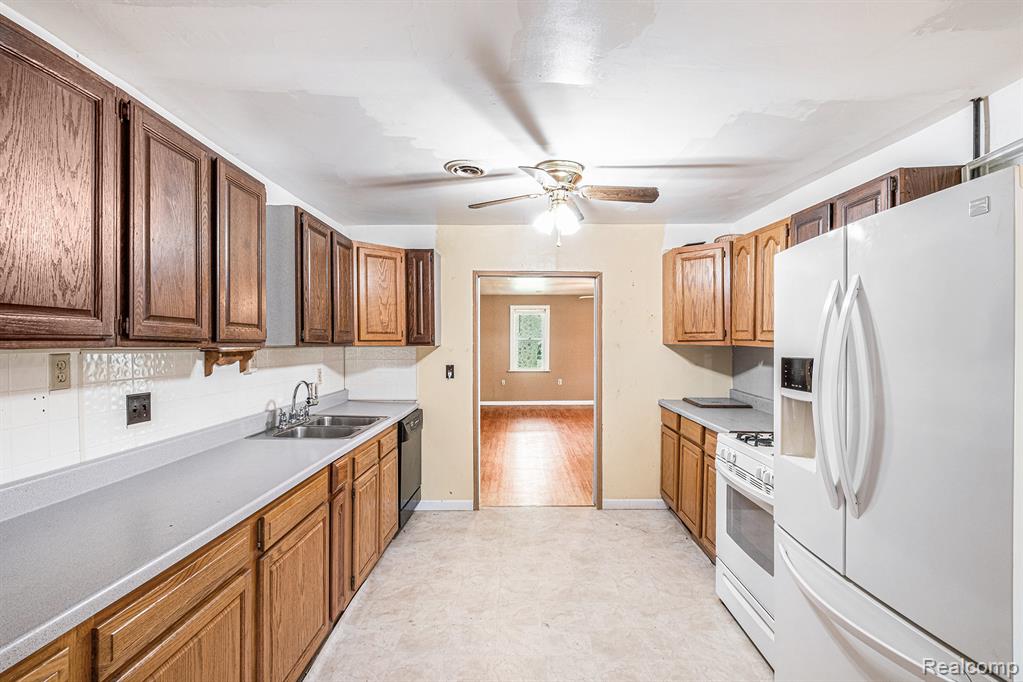 8257 N Genesee Road, Mount Morris, MI 48458 — Photo 7