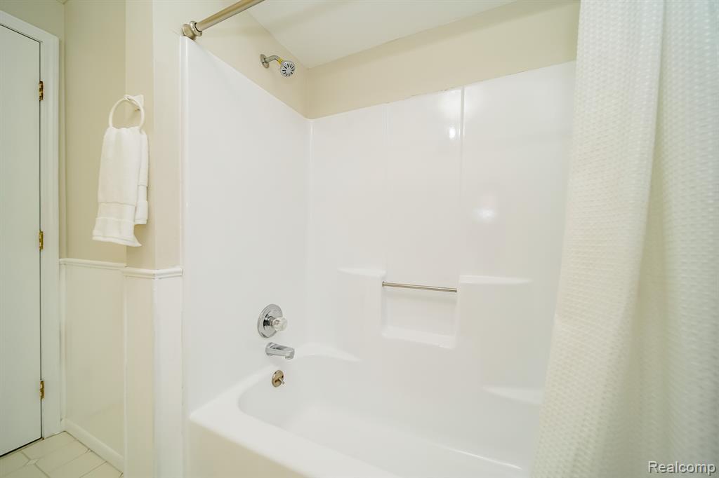 547 Orchard Street, Wyandotte, MI 48192 — Photo 47