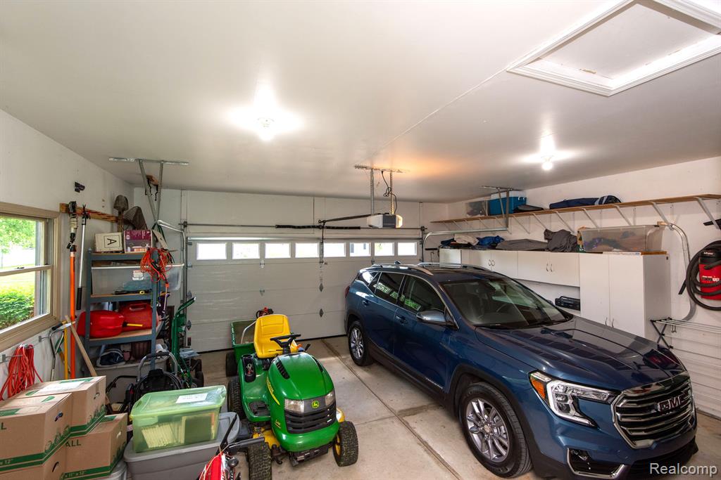 906 VILLAGE Drive, Davison, MI 48423 — Photo 57