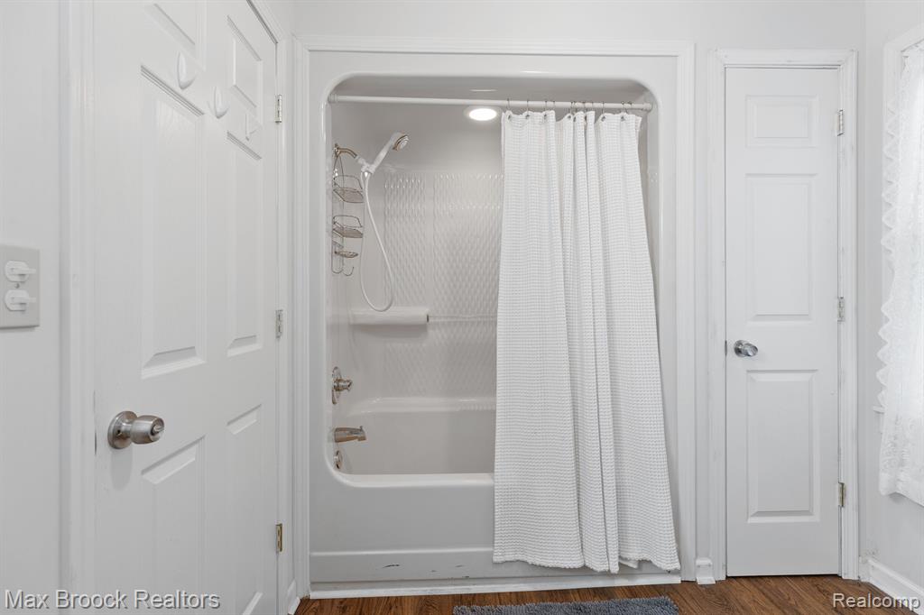 611 W SAINT CLAIR Street, Almont, MI 48003 — Photo 11