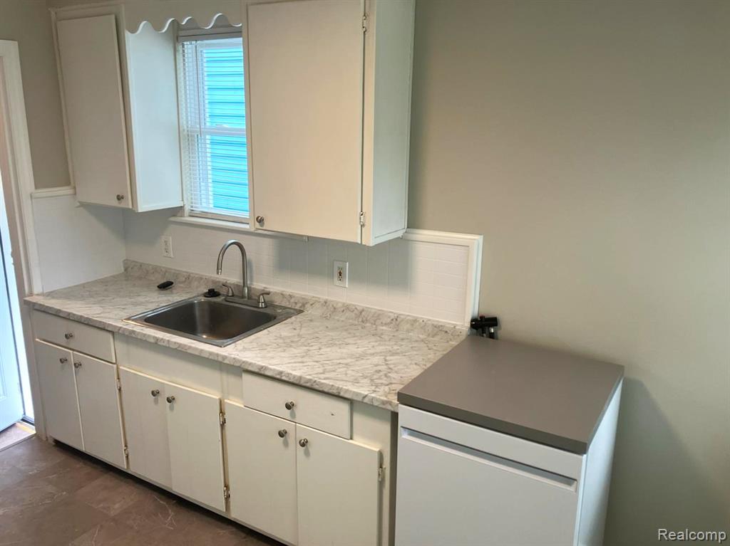 8112 COOLIDGE Avenue, Center Line, MI 48015 — Photo 11