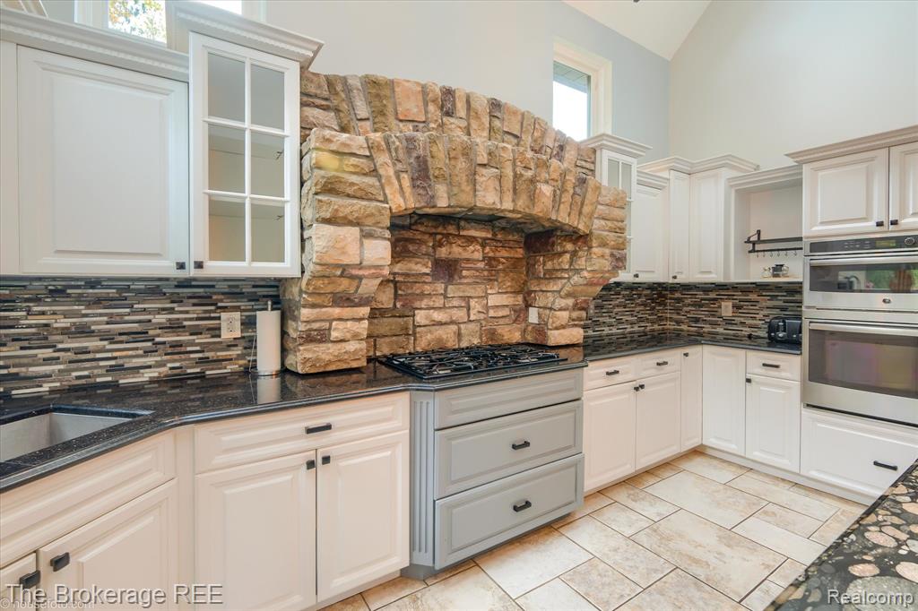 5239 Farmridge Lane, Grand Blanc, MI 48439 — Photo 25