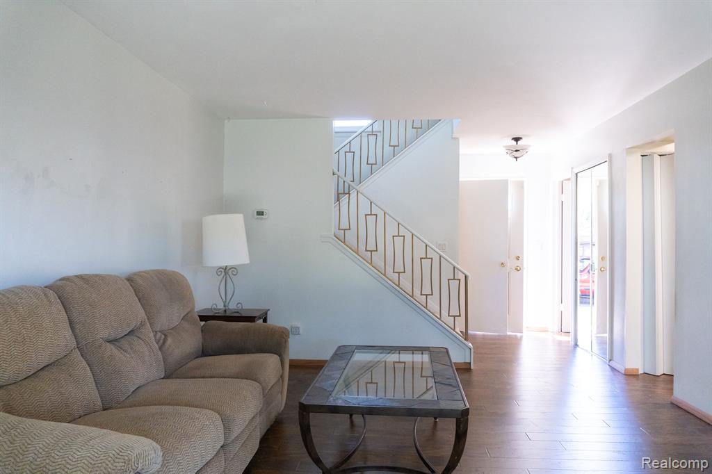 8362 LAKEVIEW Drive, Ypsilanti, MI 48198 — Photo 8