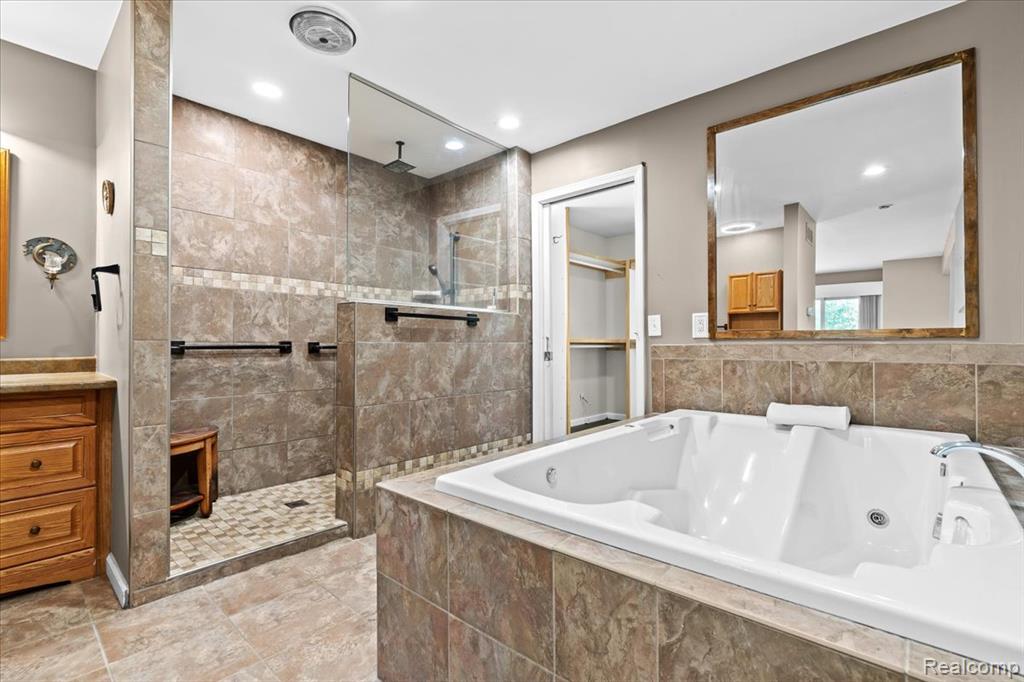 5620 Hatchery Road, Waterford, MI 48329 — Photo 20