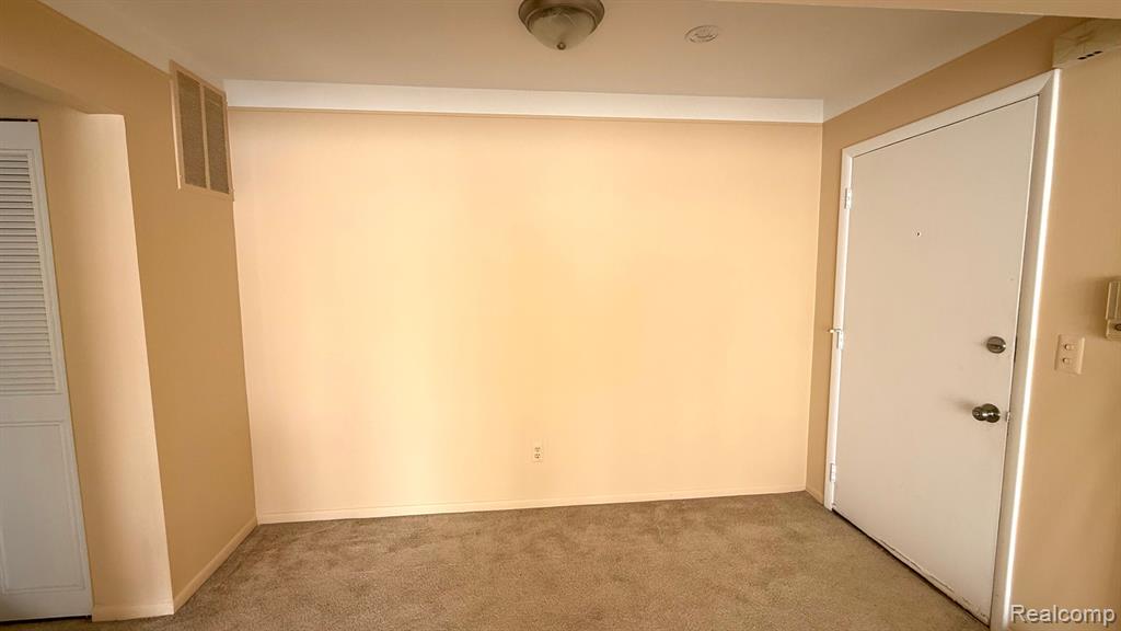 470 FOX HILLS Drive N, Bloomfield Hills, MI 48304 — Photo 12