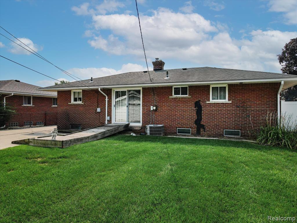 8949 Shannon Drive, Sterling Heights, MI 48314 — Photo 33