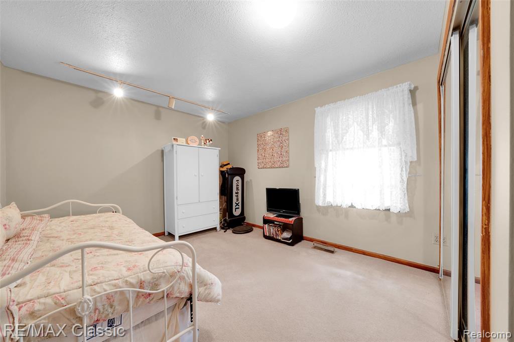 43421 Cottisford Street, Novi, MI 48167 — Photo 34