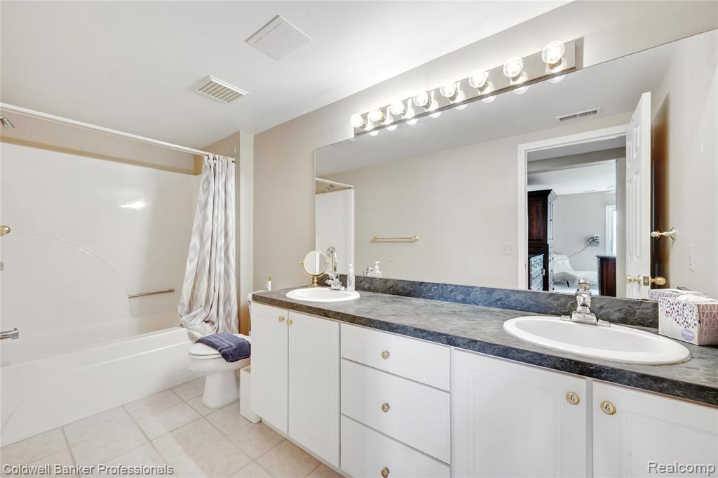 770 Lakes Edge Drive, Oxford, MI 48371 — Photo 26