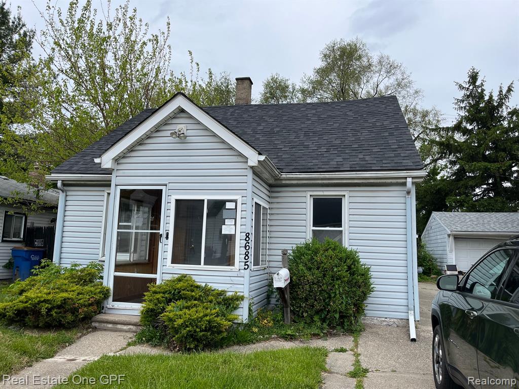 8685 DODGE Avenue, Warren, MI 48089 — front exterior