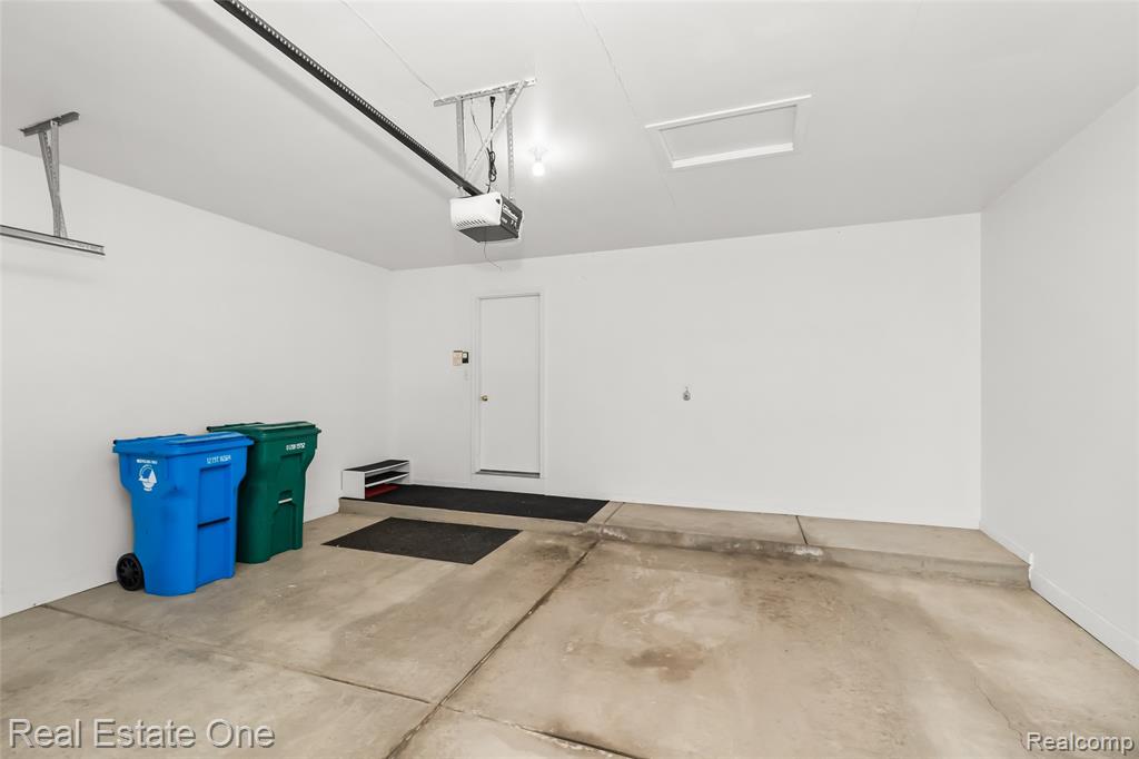 367 N Oak Drive, Commerce Twp, MI 48390 — Photo 33