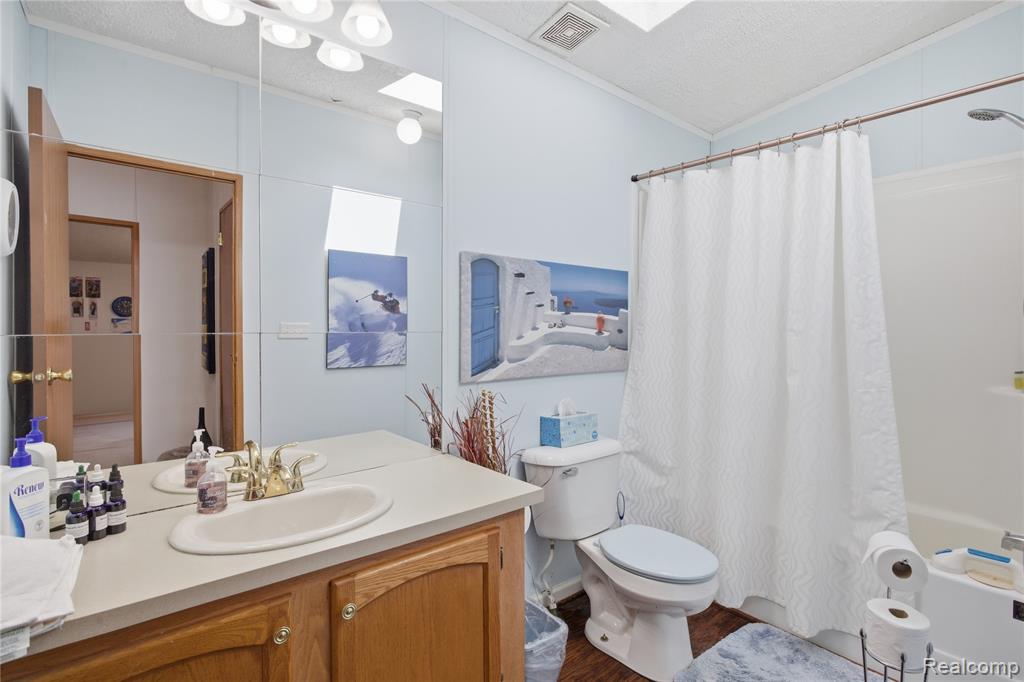 9857 Rembrandt Way, Fenton, MI 48430 — Photo 38