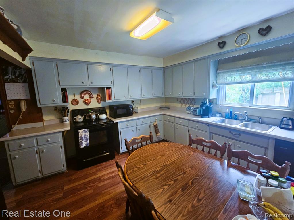 4415 Welland Drive, West Bloomfield, MI 48323 — Photo 9