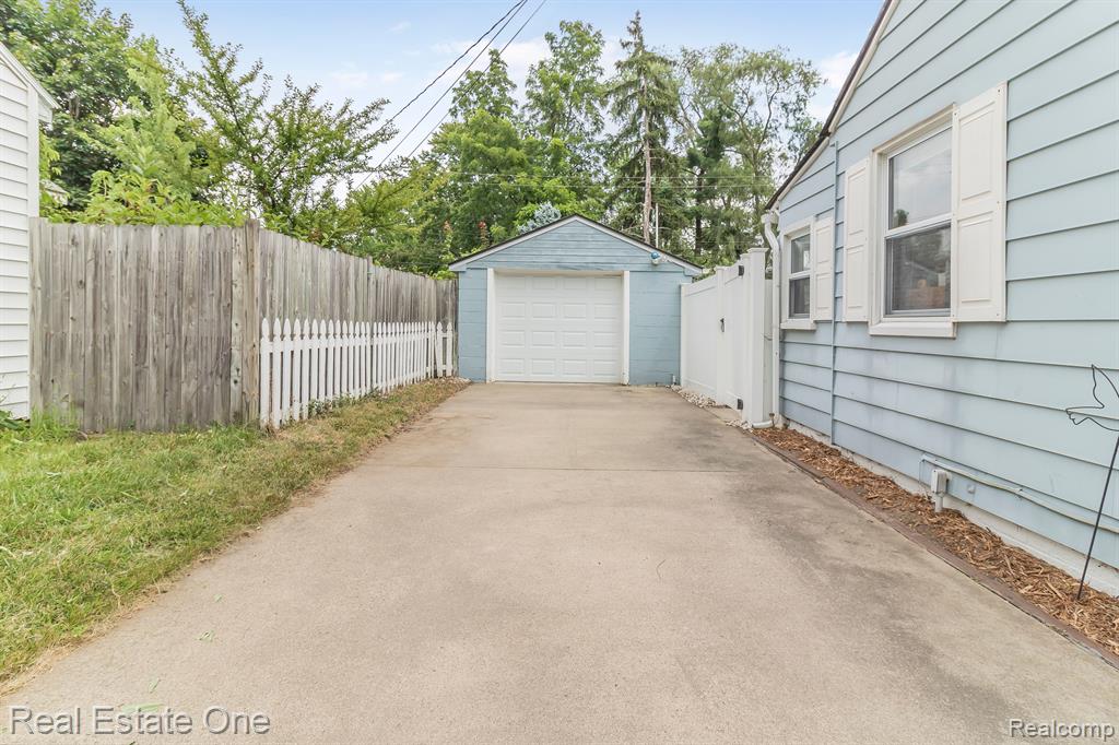 230 EMERSON Avenue, Ypsilanti, MI 48198 — Photo 12