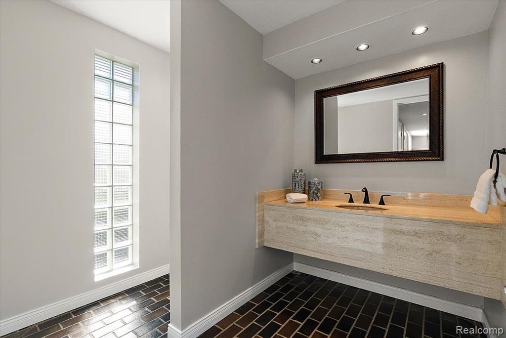 3830 Columbia Drive, Bloomfield Hills, MI 48302 — Photo 30