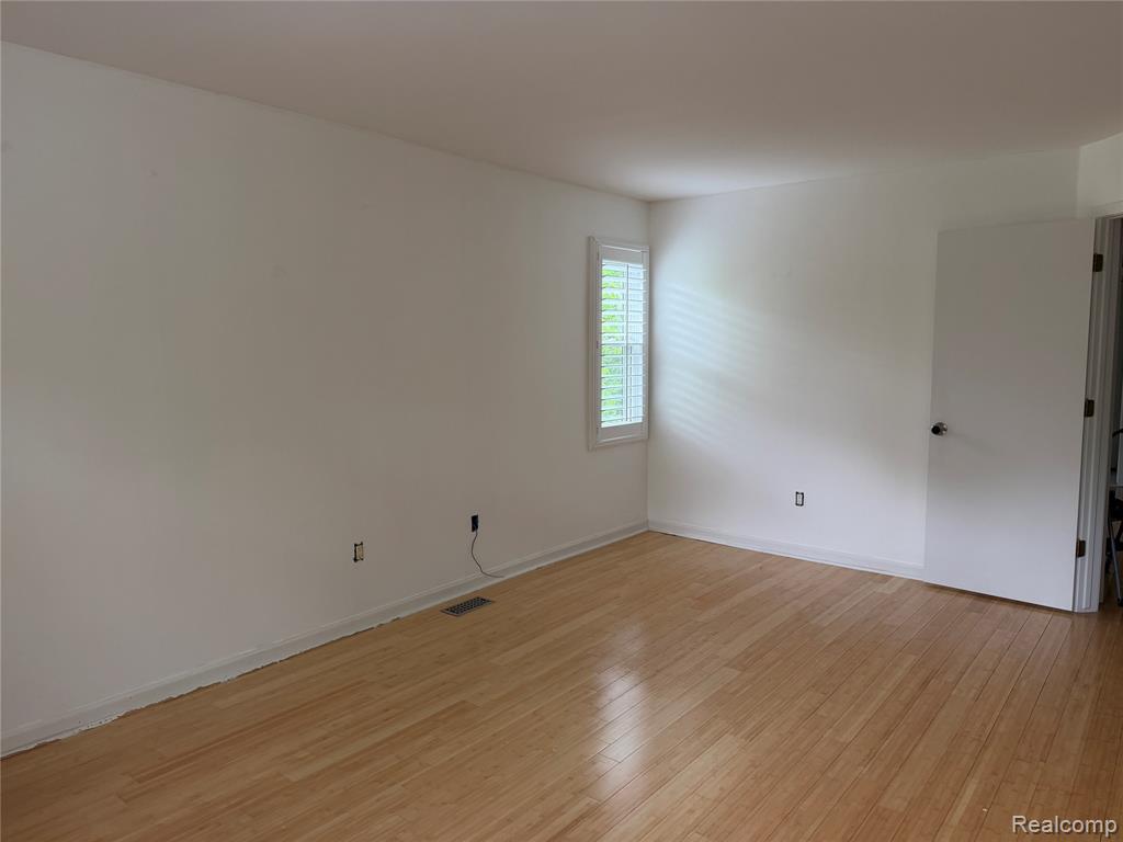 5589 Loveland Street, West Bloomfield, MI — Photo 20
