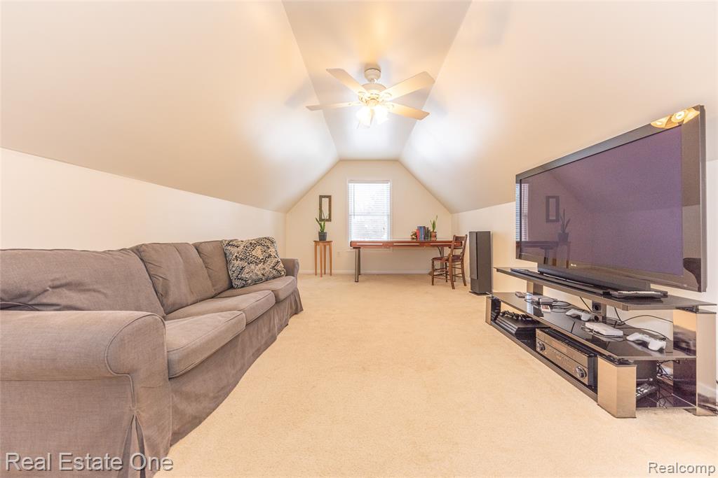 9410 Maple Run Court, Pinckney, MI 48169 — Photo 38