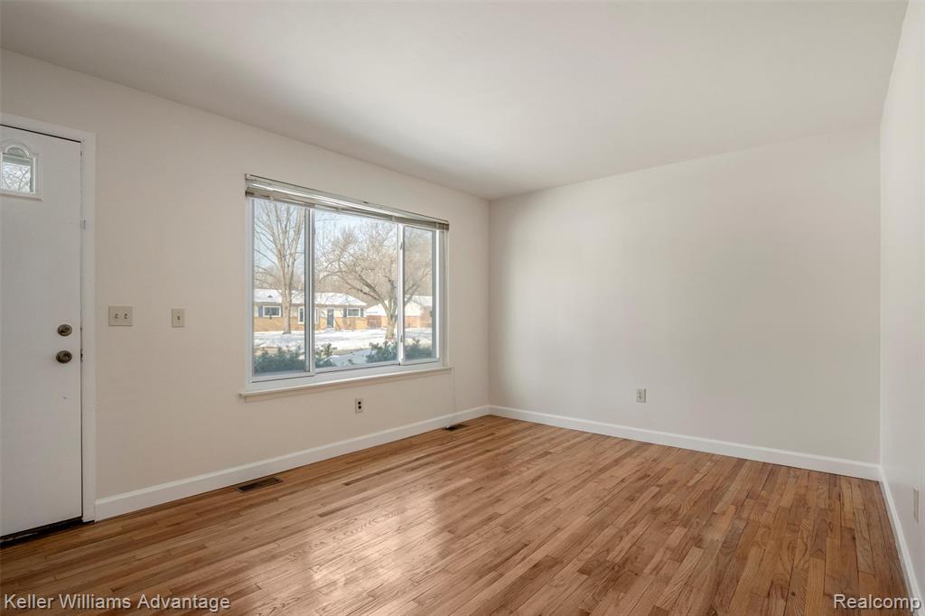 26529 Willow Cove, Woodhaven, MI 48183 — Photo 5