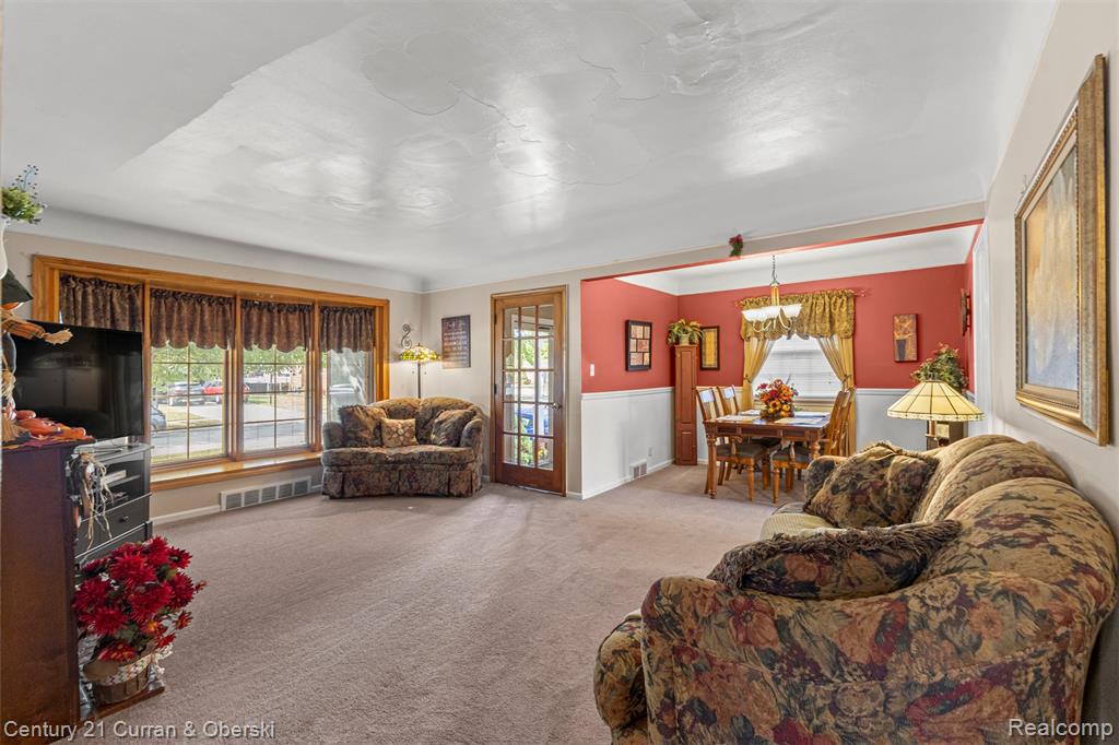 9869 Melbourne Avenue, Allen Park, MI 48101 — Photo 4