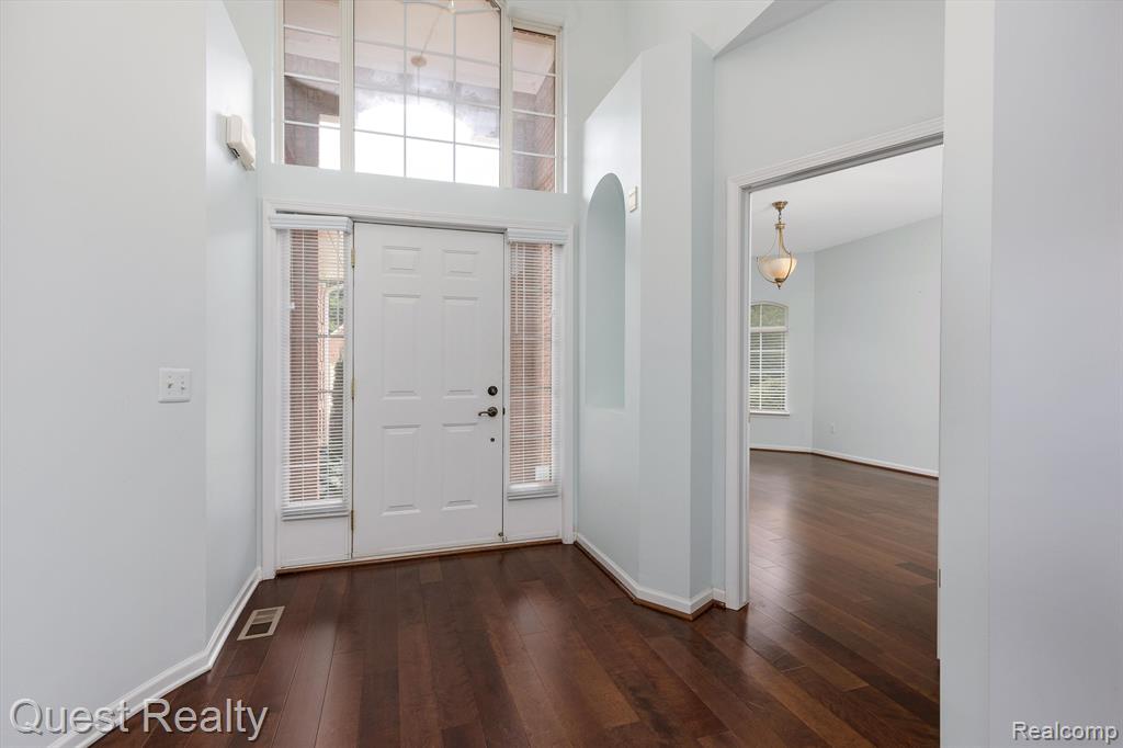 49807 Sable Creek Drive, Macomb, MI 48042 — Photo 5