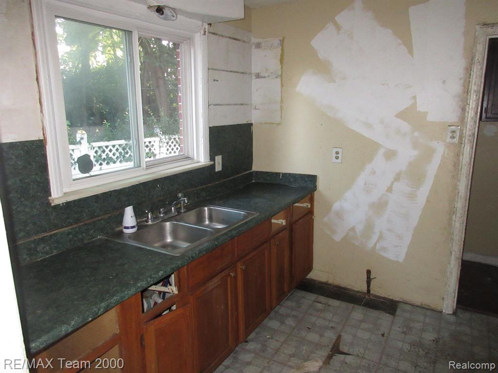 20815 BETHLAWN Boulevard, Ferndale, MI 48220 — Photo 13