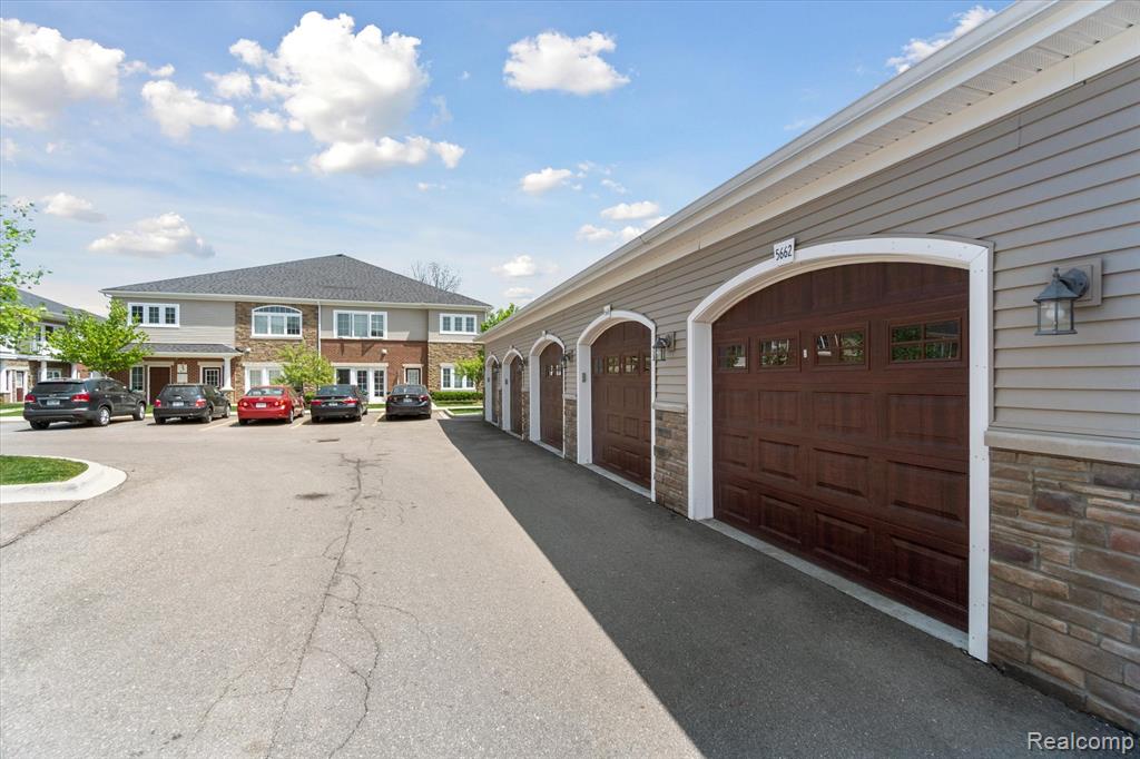 5662 Arbor Chase Drive, Ann Arbor, MI 48103 — Photo 25