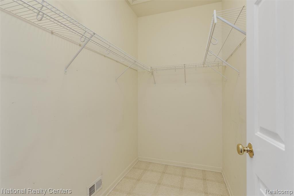 41582 Hamlet Lane, 68, Novi, MI — Photo 12