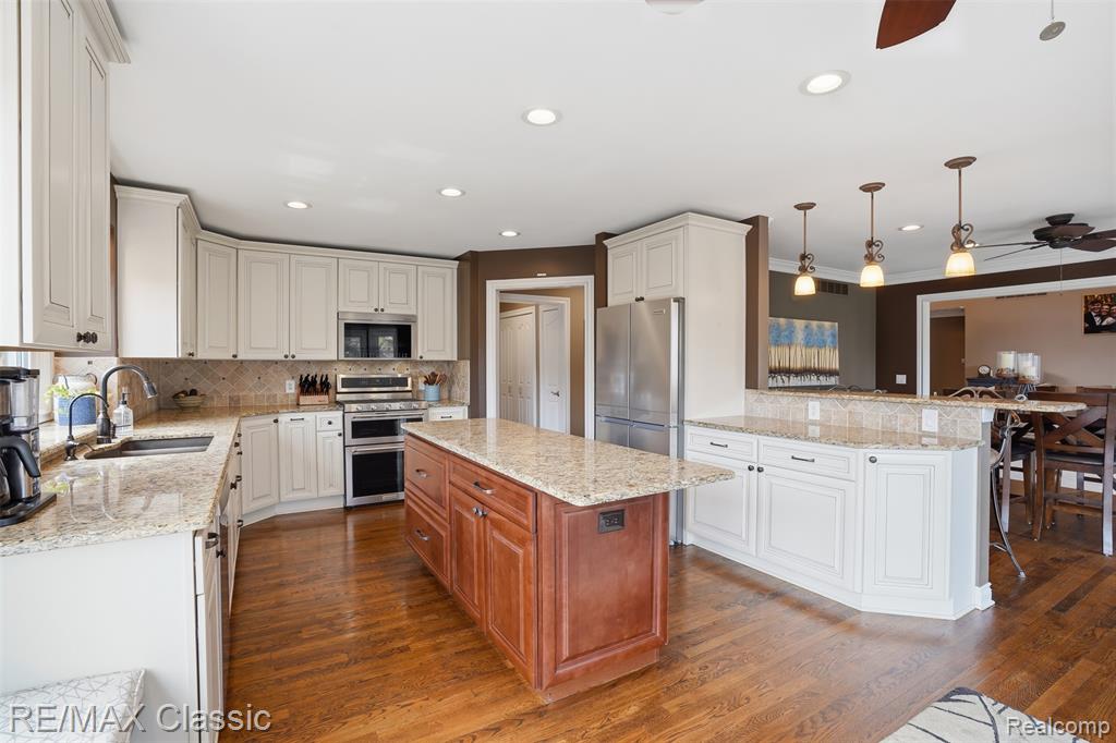 1726 Pondview Lane, Commerce Twp, MI 48382 — Photo 22