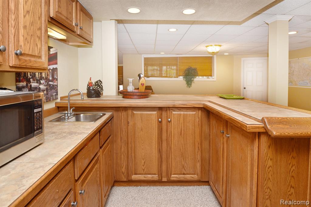 5687 GREENHILL Drive, Troy, MI 48098 — Photo 40