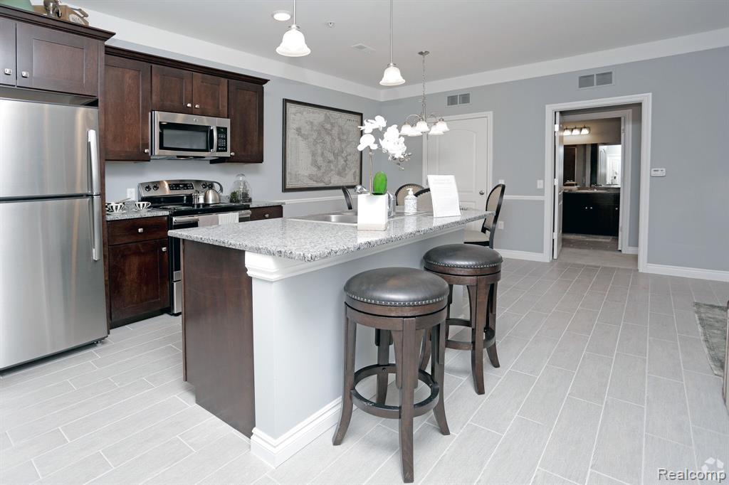 54201 Bay Pointe Drive, Shelby Twp, MI 48316 — Photo 9